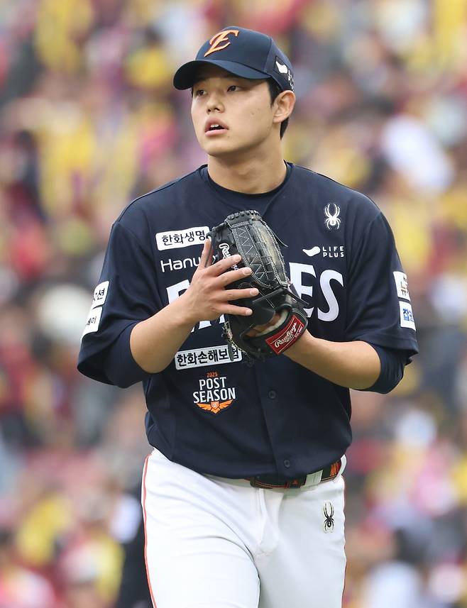 한화 문동주, 최고 구속 154㎞…5회 버티지 못하고 4.1이닝 4실점