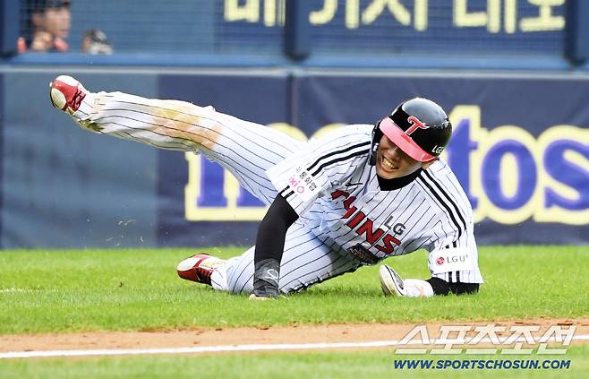 대충격 노시환, 홈 송구를 포기했다 → 한국시리즈에 맞는 수비인가 [KS1]