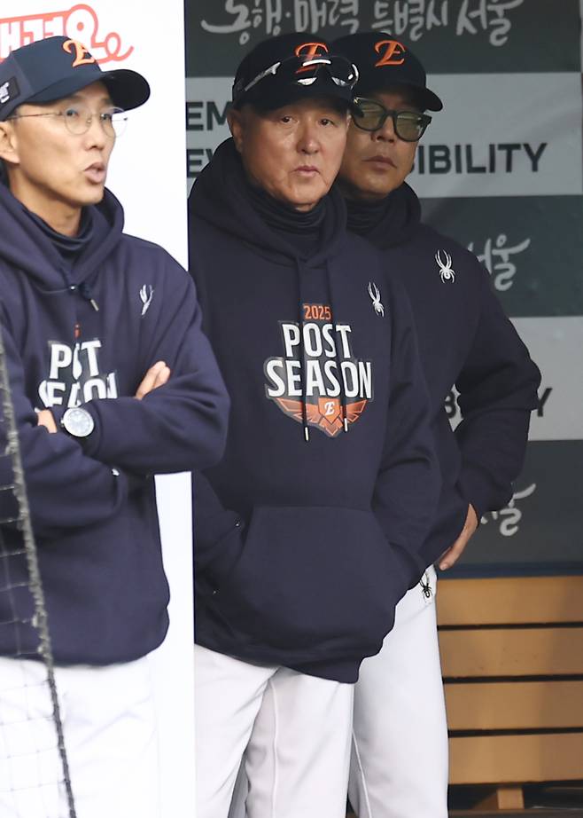 '1차전 패배' 한화 김경문 감독,