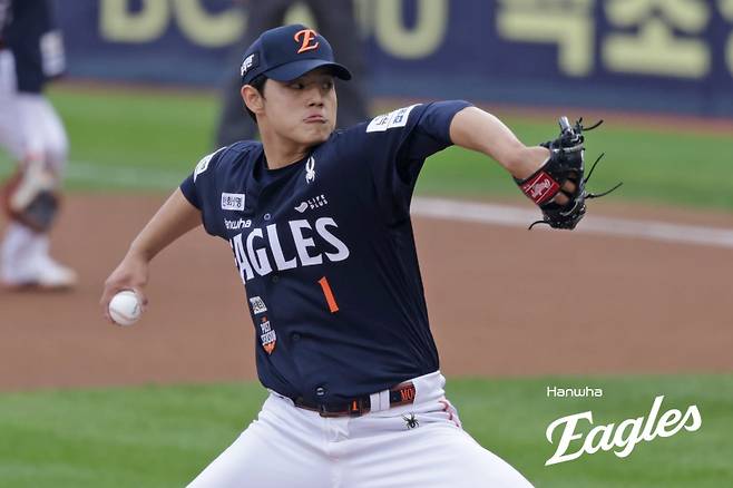 '1차전 패배' 한화 김경문 감독,