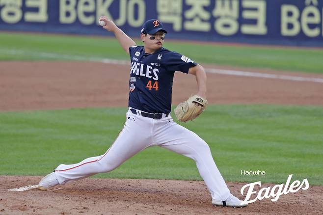 오스틴 탈삼진 처리...김서현 향한 한화팬 변함 없는 응원, 김경문 감독도