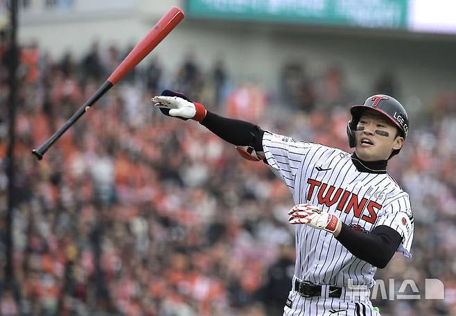 홈런에 배트 던진 LG 박해민