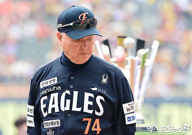 '19년 만의 KS' 7사사구에 실망한 김경문 감독…