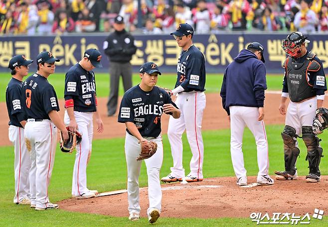 '19년 만의 KS' 7사사구에 실망한 김경문 감독…