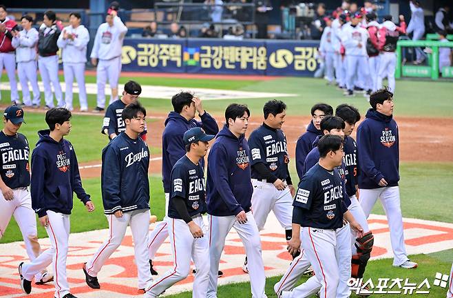 '19년 만의 KS' 7사사구에 실망한 김경문 감독…