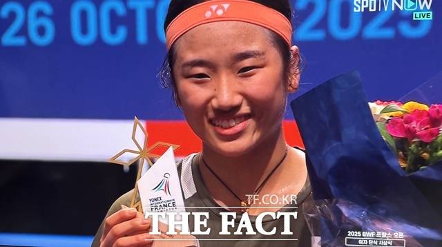 '넘사벽' 안세영, 왕즈이 꺾고 시즌 9번째 우승...프랑스오픈 2연패