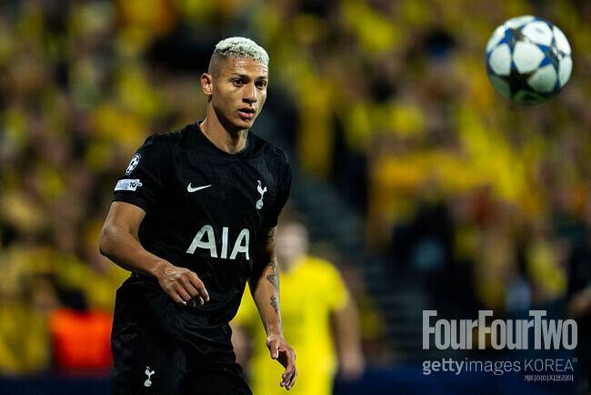 손흥민 위로 받았던 히샬리송, 이번엔 토트넘 감독이 나섰다…“동료 지원이 부족할 뿐”