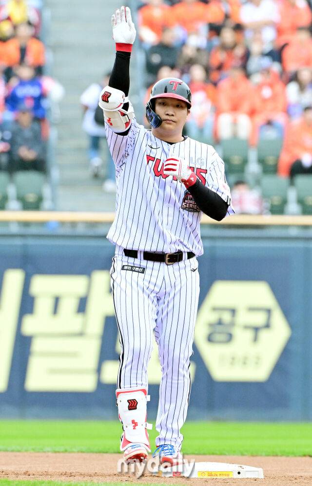 “노시환, 나보다 훨씬 뛰어난 타자…저 선수만큼 치면 좋겠다” LG 문보경 겸손, 문동주 154km 포심에 2루타 쳤으면서[MD잠실 KS1]