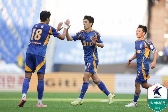신태용 나가고 3경기 무패... 울산, '골프 세리머니' 이청용 동점골로 대구와 1-1 무승부