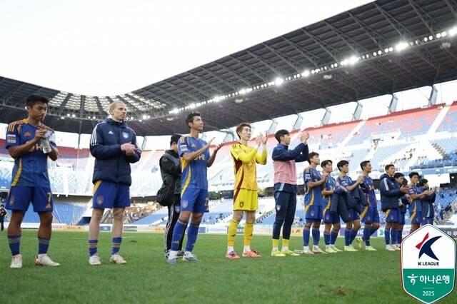 신태용 나가고 3경기 무패... 울산, '골프 세리머니' 이청용 동점골로 대구와 1-1 무승부