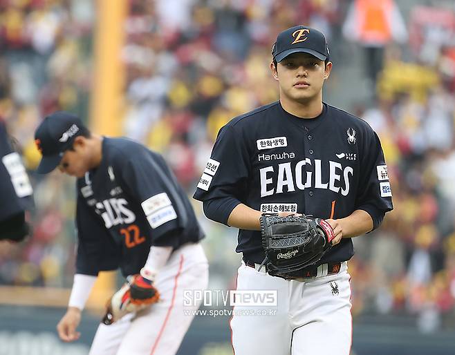 한화 비상이다, 가을 영웅이 지쳐간다… 157.0㎞→153.2㎞→151.4㎞, KS에는 새 영웅 필요한가