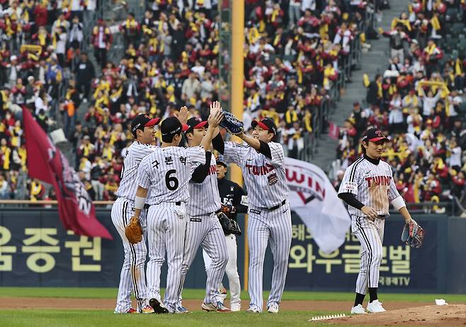 “이걸 어쩌나...’’ 한화의 가장 믿는 구석이었던 LG의 무뎌진 실전 감각, KS 초장부터 그런 기미조차 보이지 않았다