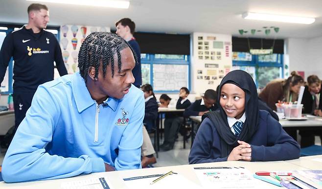 토트넘 ‘오피셜’ 공식발표 나오자마자…‘전 주장’ 손흥민 댓글로 격려 메시지 보냈다 “우리 모두 너를 응원해”