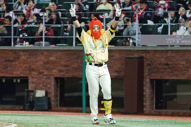 투수를 해야 하나? 포수가 149km 파이어볼러라니, 국대 마무리 기 죽네