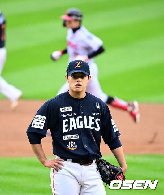 '지면 탈락' 경기도 안 쓰고 아꼈는데…한화 최고 무기가 사라졌다, 힘 빠진 문동주 '162km→154km, 8일 만에 8km 구속 저하'