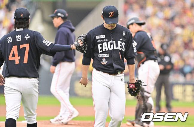 '지면 탈락' 경기도 안 쓰고 아꼈는데…한화 최고 무기가 사라졌다, 힘 빠진 문동주 '162km→154km, 8일 만에 8km 구속 저하'