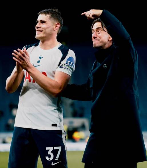 'SON 없는 공격진 폭망이지만' 토트넘, 수비수 반더벤 멀티골로 이겼다... 에버튼에 3-0 완승 '3위 재등극'