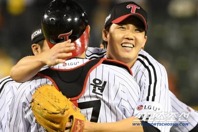 '악재가 아닌 호재다.' 첫 완봉승의 기억, 류현진 맞대결도 호투. 2승 ERA 0.78 극강. 임찬규는 우승확률 100% 길을 뚫을까[KS2 포커스]