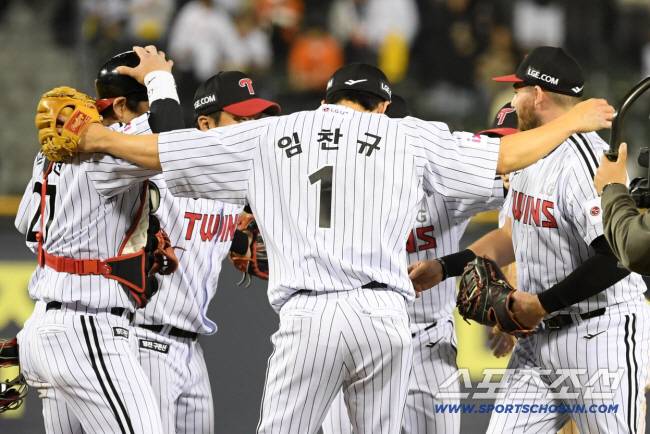 '악재가 아닌 호재다.' 첫 완봉승의 기억, 류현진 맞대결도 호투. 2승 ERA 0.78 극강. 임찬규는 우승확률 100% 길을 뚫을까[KS2 포커스]