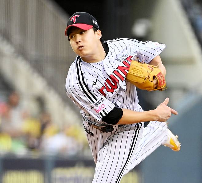 '악재가 아닌 호재다.' 첫 완봉승의 기억, 류현진 맞대결도 호투. 2승 ERA 0.78 극강. 임찬규는 우승확률 100% 길을 뚫을까[KS2 포커스]