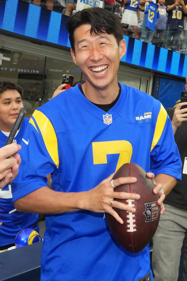 '한국 축구 좌절' 손흥민 유럽 복귀+AC밀란 이적설 종결...