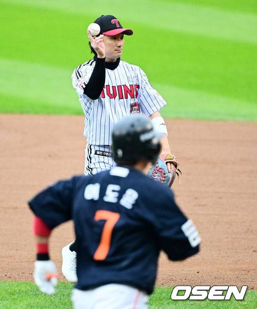 2점 지고 있는데 무사 2루에 번트라니, 1점 간절했는데…잔루 3루로 끝난 한화, 거기서 승부 넘어갔다