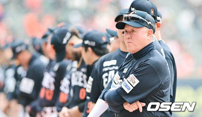 2점 지고 있는데 무사 2루에 번트라니, 1점 간절했는데…잔루 3루로 끝난 한화, 거기서 승부 넘어갔다