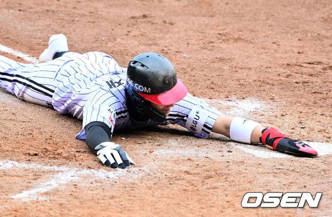 2점 지고 있는데 무사 2루에 번트라니, 1점 간절했는데…잔루 3루로 끝난 한화, 거기서 승부 넘어갔다