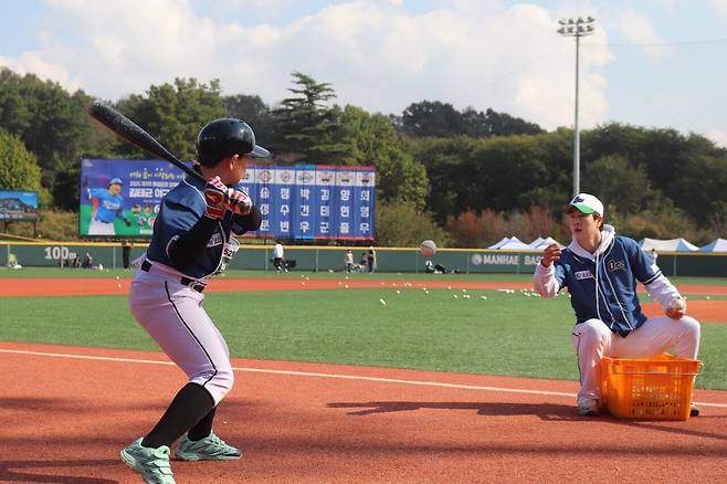 송성문·양현종·최형우·허경민 등 KBO 스타 코치진 총출동...제3회 김태균 야구캠프, 유소년 52명과 특별한 하루 보냈다