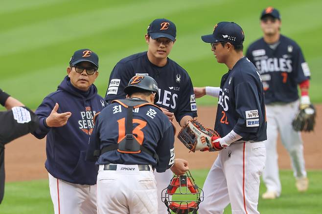가을야구 첫 시련...문동주