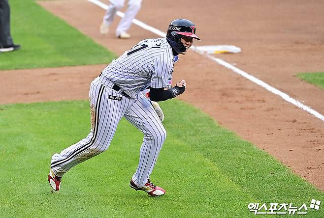 '꽈당' 넘어진 주자를 못 잡다니…불운? 실수? 결국 디테일에 한국시리즈 우승 갈린다 [KS]