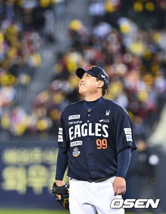 무려 19년 기다린 KS였는데…류현진이 3이닝 7실점으로 무너질 줄이야, 세월이 야속하다 [KS2]