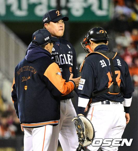 무려 19년 기다린 KS였는데…류현진이 3이닝 7실점으로 무너질 줄이야, 세월이 야속하다 [KS2]