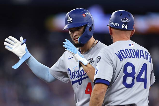 '로버츠 깜짝 예고' 눈 멍든 김혜성, 드디어 보상 받나…다저스 '9푼 타자' 치울 구상 중