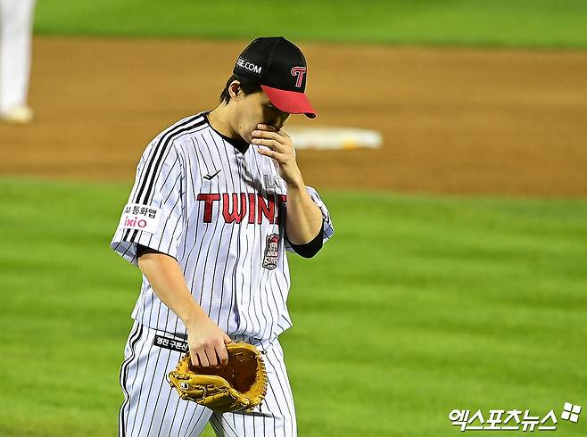 득점 지원 좋았는데→수비 실책이 문제였나…'한화 킬러' 임찬규, '볼넷-실책-볼넷' 4이닝 못 채우고 조기 강판 [KS2]