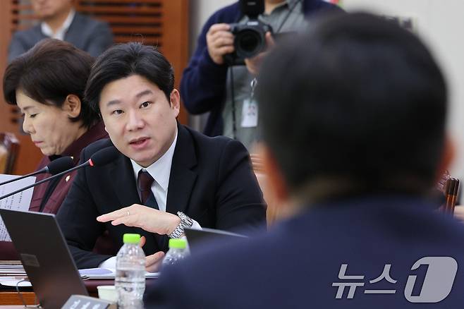 '올림픽 영웅' 진종오-유승민, 국회 국정감사에서 충돌