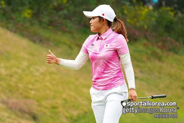 한국 무릎 꿇린