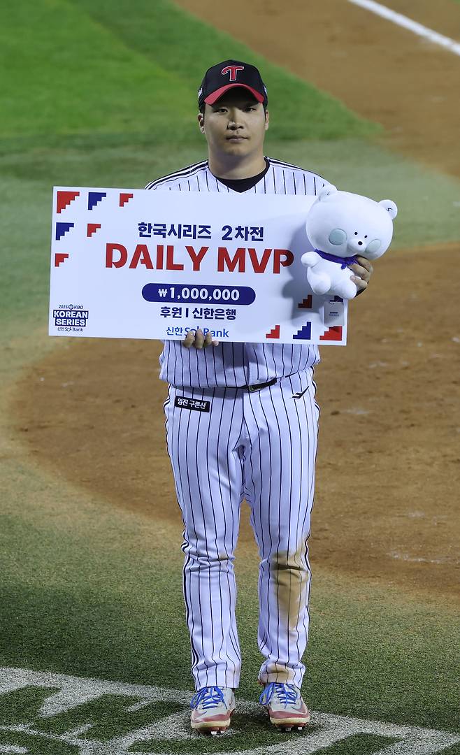 老감독은 너무 느렸고, ‘염갈량’은 너무 빨랐던 투수 교체 타이밍, 결과는? ‘염갈량’의 완승...김경문 감독 KS 잠실 12연패 ‘수렁’