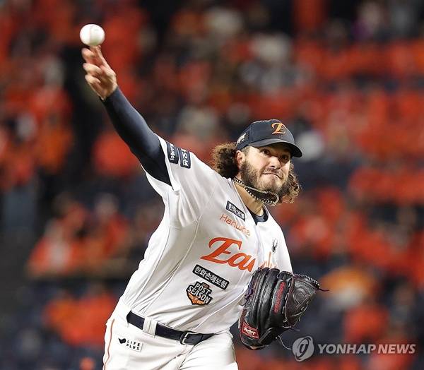 문동주-류현진 공략 성공… 염경엽 감독, 폰세 공략법도 밝혔다[잠실에서]