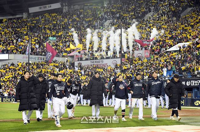 ‘2연패’ 멀어지는 KS 우승…김경문 감독 “팬분들에 죄송한 점수, 노시환 수비 실책은 노코멘트” [KS2 패장]