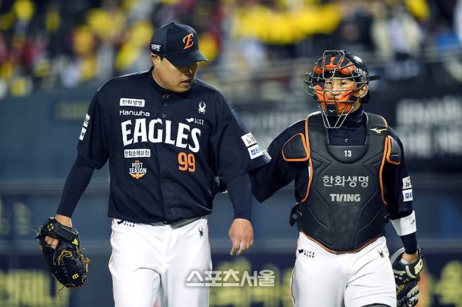 ‘2연패’ 멀어지는 KS 우승…김경문 감독 “팬분들에 죄송한 점수, 노시환 수비 실책은 노코멘트” [KS2 패장]