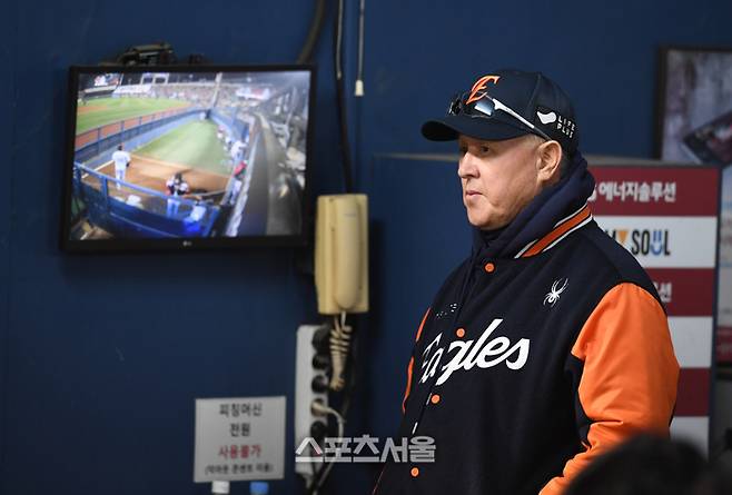 ‘2연패’ 멀어지는 KS 우승…김경문 감독 “팬분들에 죄송한 점수, 노시환 수비 실책은 노코멘트” [KS2 패장]