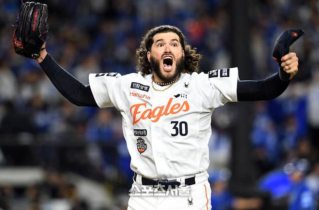 ‘2연패’ 멀어지는 KS 우승…김경문 감독 “팬분들에 죄송한 점수, 노시환 수비 실책은 노코멘트” [KS2 패장]