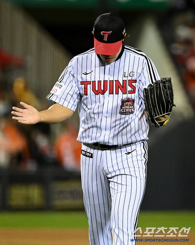 단 둘뿐인 소중한 필승조를 4회에 몰빵이라니... 이게 염갈량의 KS다[잠실 현장]