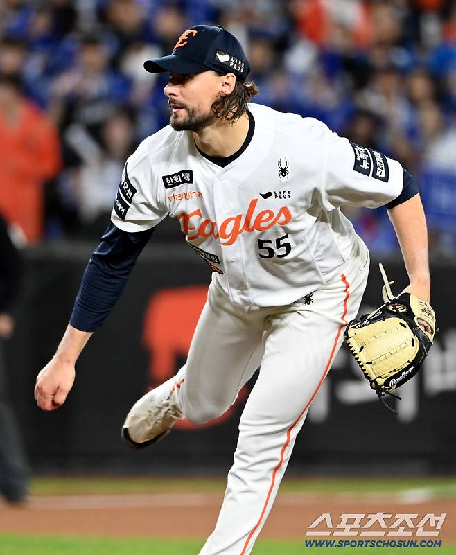 '잠실 2연패' 한화, 너무 아쉽다...와이스는 왜 PO 5차전 던졌고, 류현진은 왜 밀고 나갔나