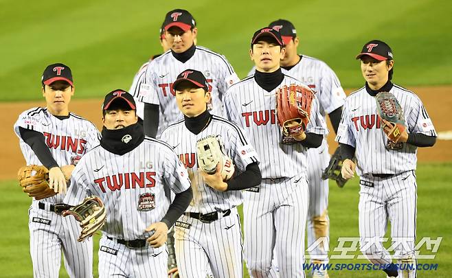 정규시즌 1위 이러니 해야한다…고작 2승? LG, 우승 100% 확률 잡았다 [KS2]