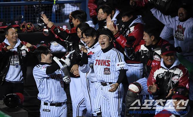 정규시즌 1위 이러니 해야한다…고작 2승? LG, 우승 100% 확률 잡았다 [KS2]