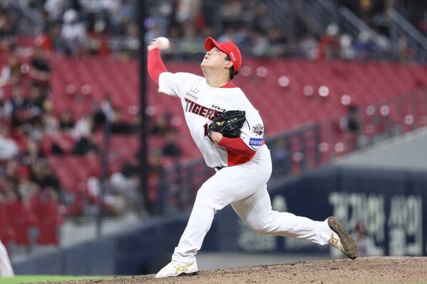 'FA 최대어' 될 줄 알았는데, 홀드 신기록에도 조상우는 웃을 수 없었다…시장의 판단은 어떨까