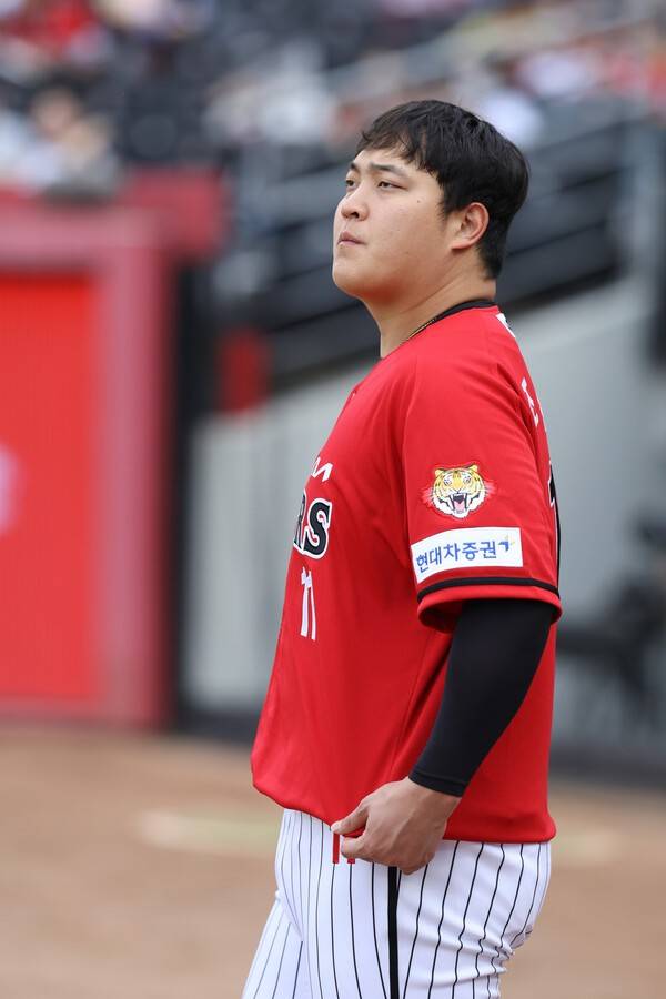 'FA 최대어' 될 줄 알았는데, 홀드 신기록에도 조상우는 웃을 수 없었다…시장의 판단은 어떨까