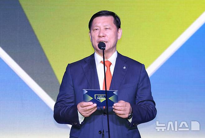 허구연 총재, 법인카드 과다 지출 논란…KBO